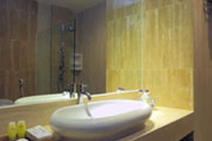 Room 16 of 50
