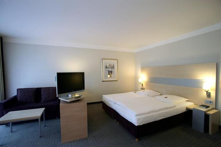 Room 15 of 81