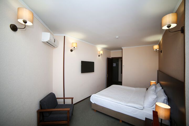 Room 15 of 104