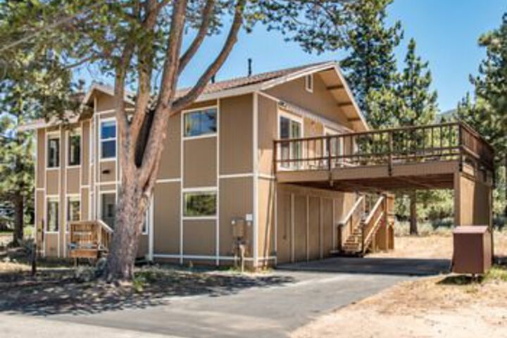 Group Getaways Walk to Beach and Heavenly by RedAwning