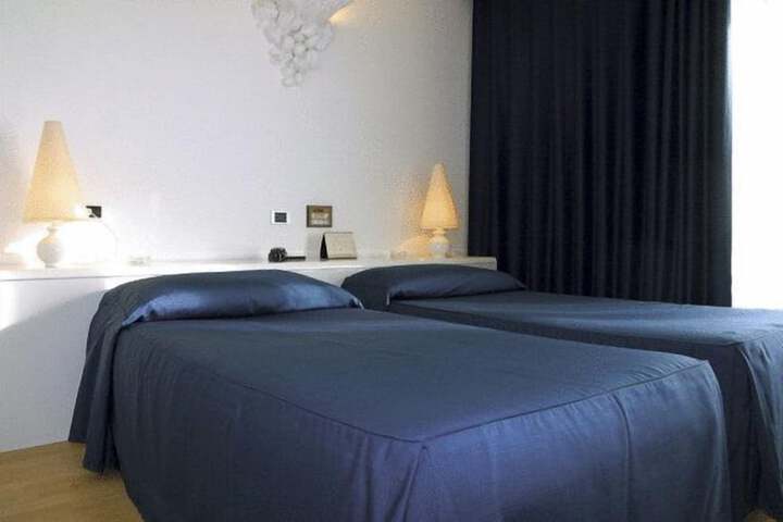 Room 7 of 41
