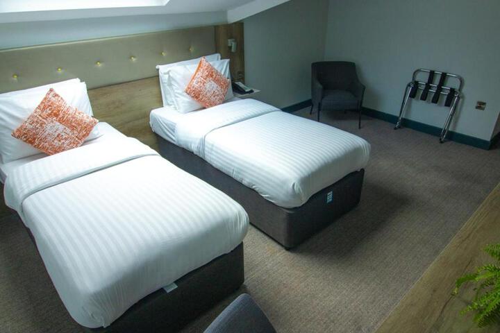 Room 9 of 85