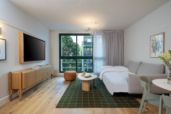 Room 28 of 72