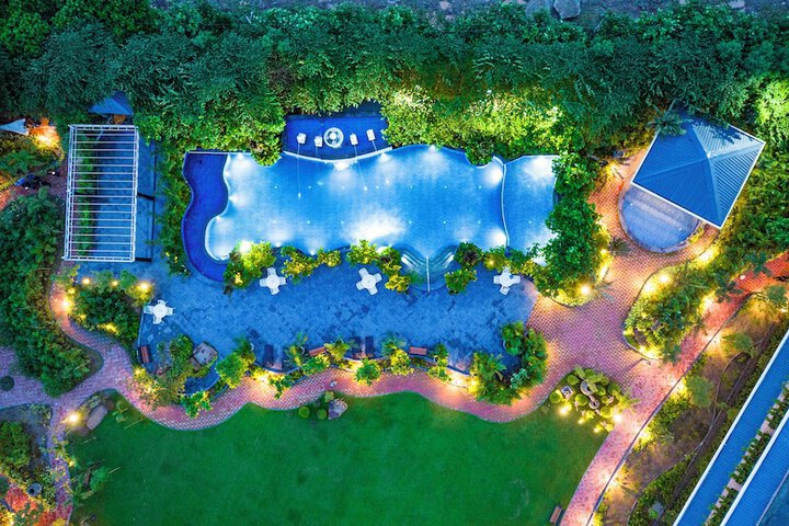 Pool 21 of 32