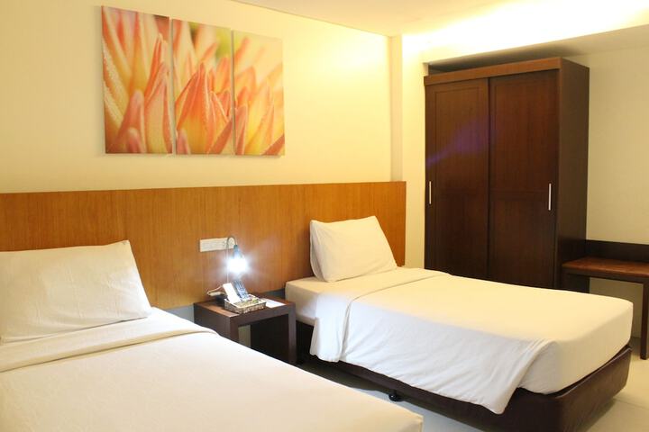 Room 33 of 159