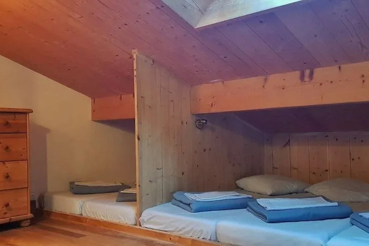 Room 5 of 13