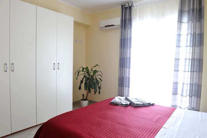 Room 9 of 94