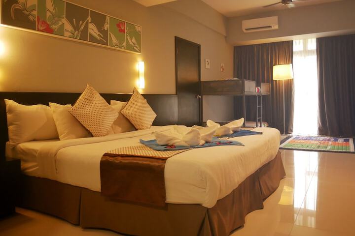 Room 3 of 65