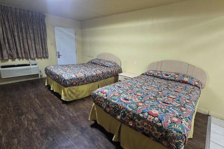 Room 4 of 12