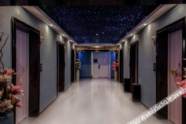 Hotel Interior 6 of 12