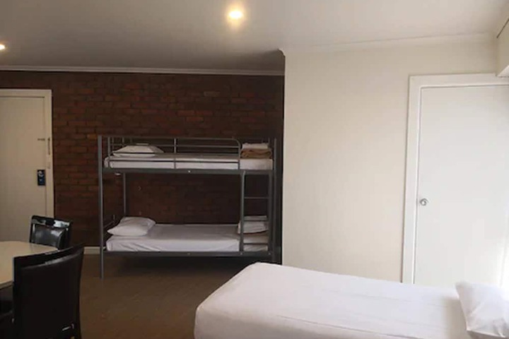 Room 13 of 38