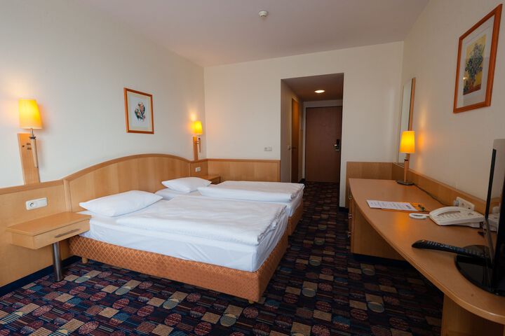 Room 31 of 180