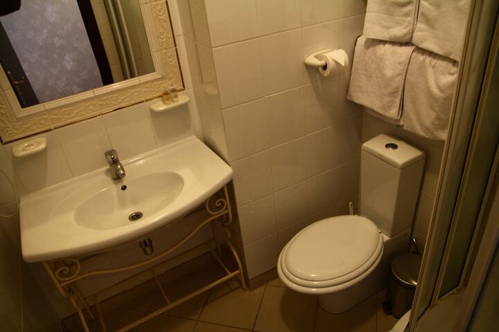 Room 107 of 131