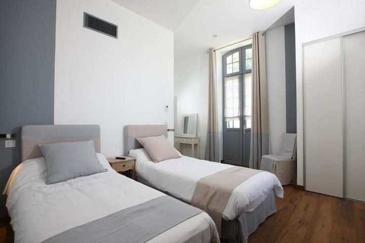Room 4 of 52