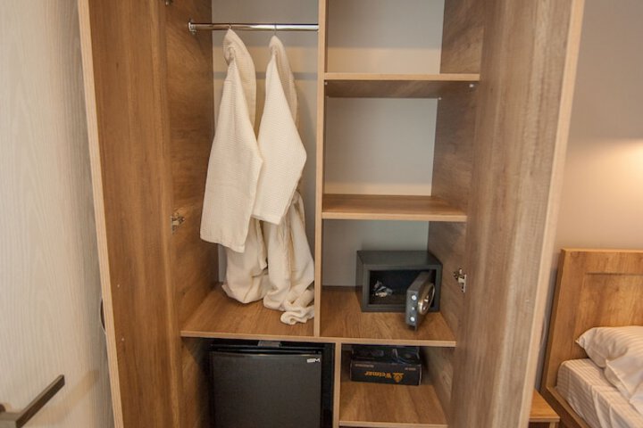 Room 7 of 61