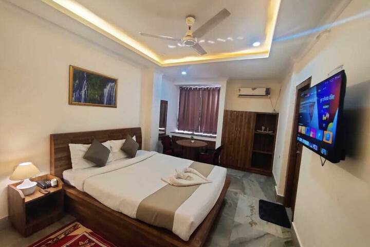 Room 12 of 18