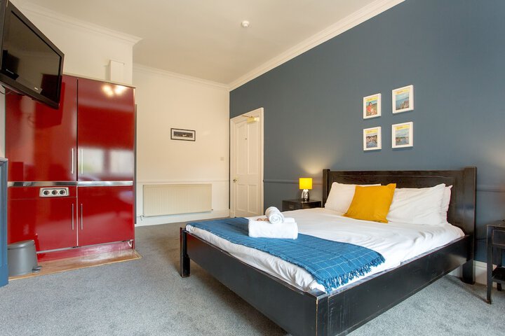 Room 5 of 68