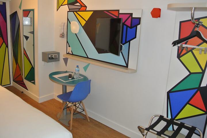 Room 3 of 62