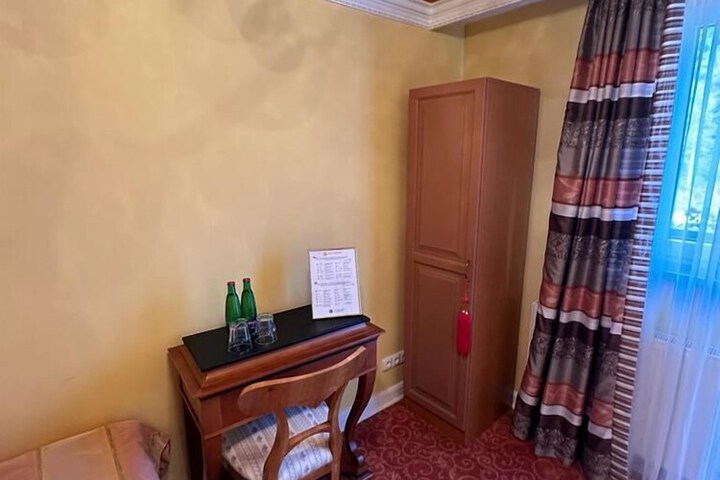 Room 46 of 106