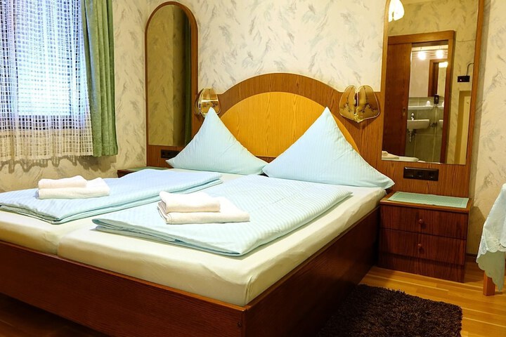 Room 2 of 18