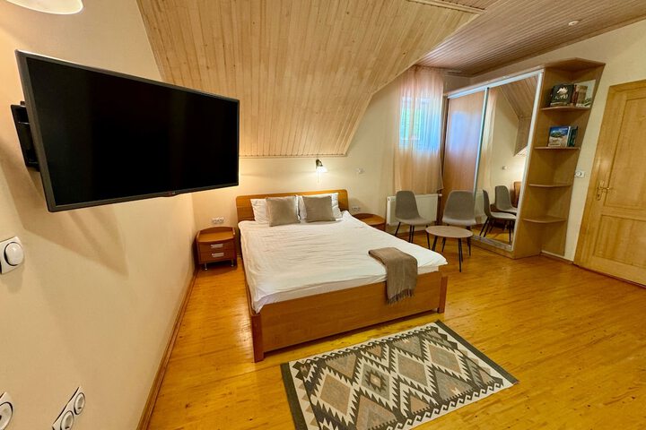 Room 6 of 65