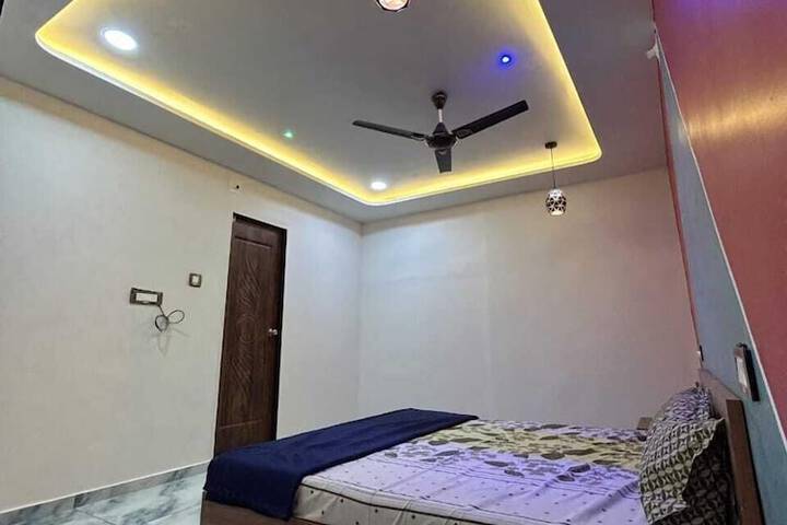 Room 4 of 28