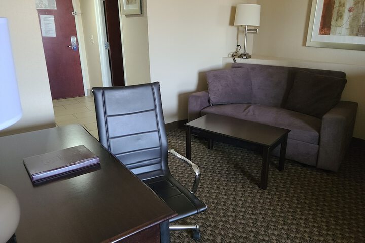 2 Queen Beds (1 of 10)