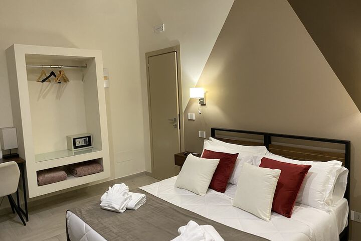 Room 10 of 30