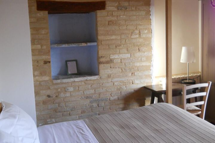 Room 7 of 49