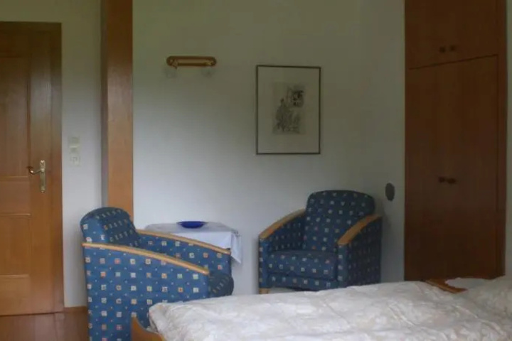 Room 6 of 10