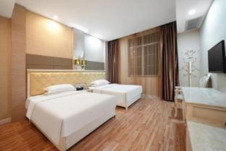 Room 8 of 8