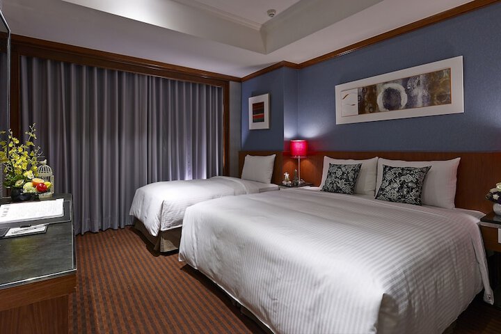 Room 5 of 40