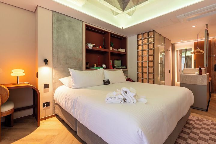 Room 32 of 102