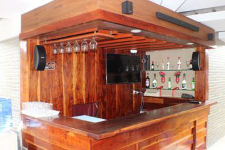 Lounge 12 of 25