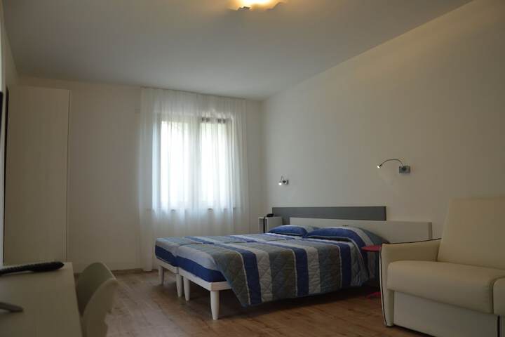 Room 4 of 71