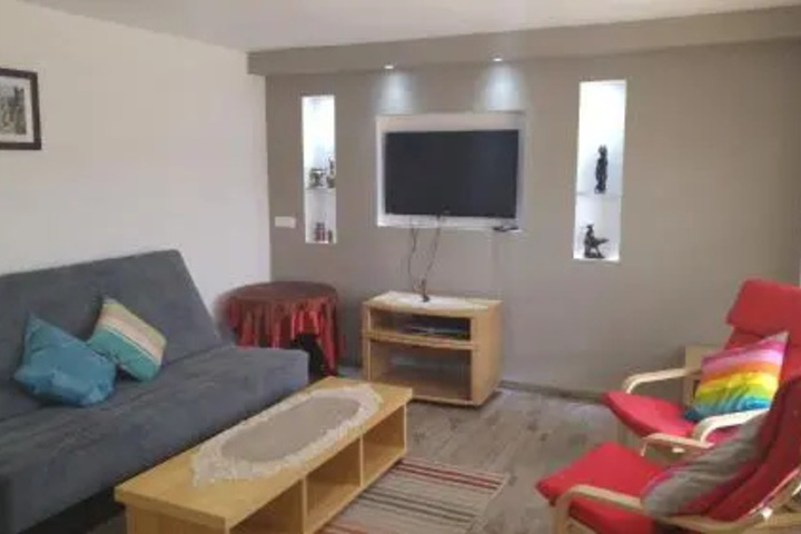 Room 2 of 11