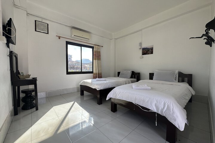 Room 5 of 12