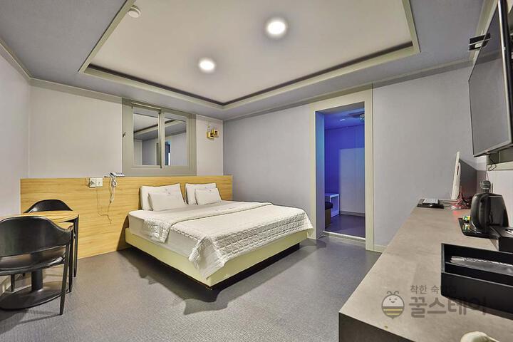 Room 13 of 121