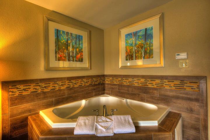 1 King Bed Microwave and Refrigerator Flat Screen Television High Speed Internet Accessible (2 of 15)