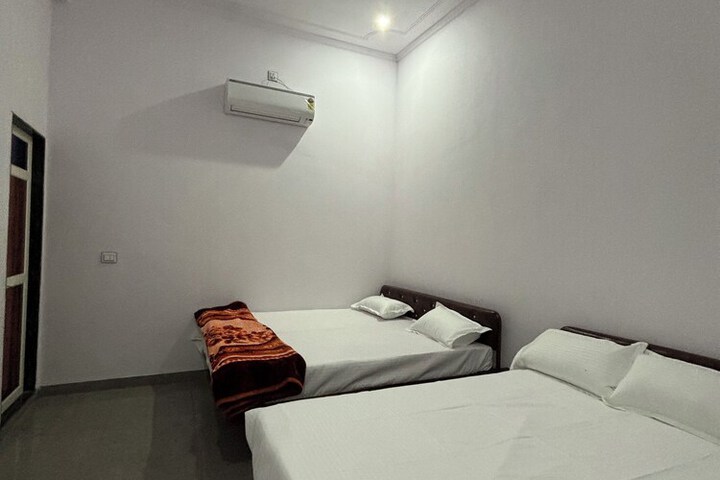 Room 3 of 7