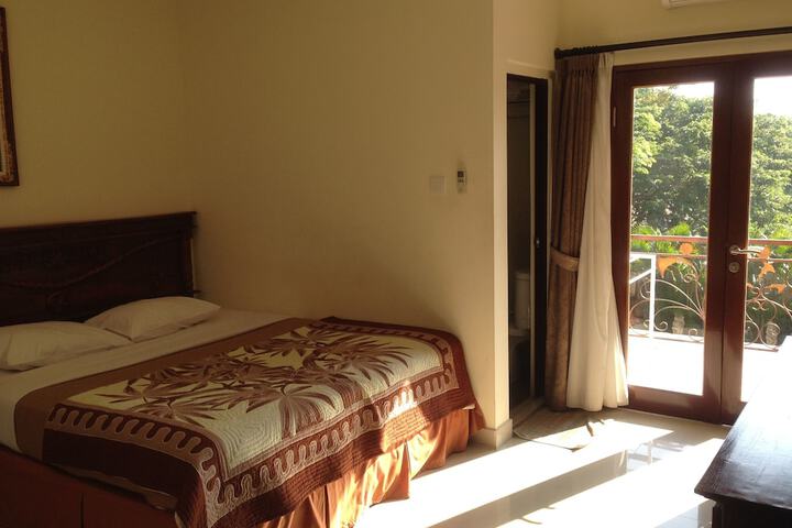 Room 9 of 15