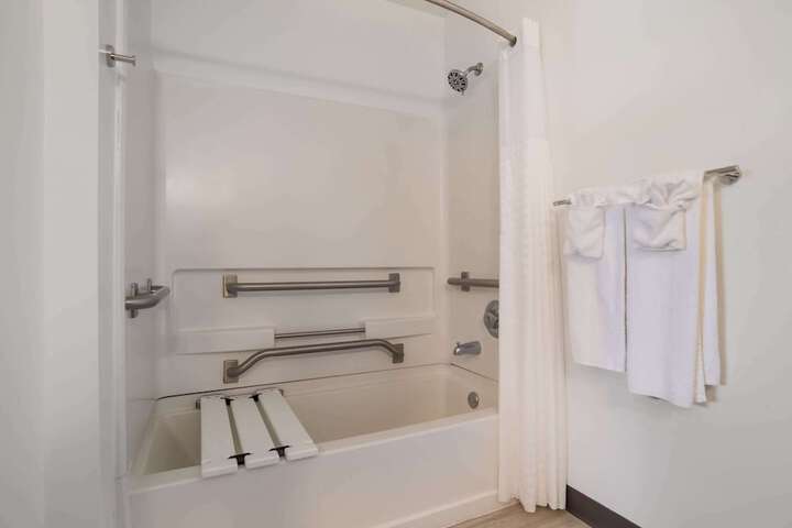 Room 33 of 47