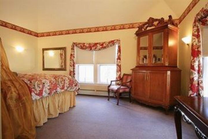 Room 32 of 77