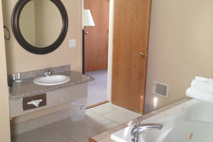 Jetted tub