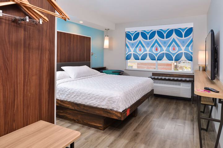 1 King Bed (6 of 6)