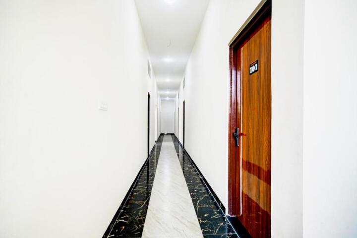 Hotel O Indore Palace