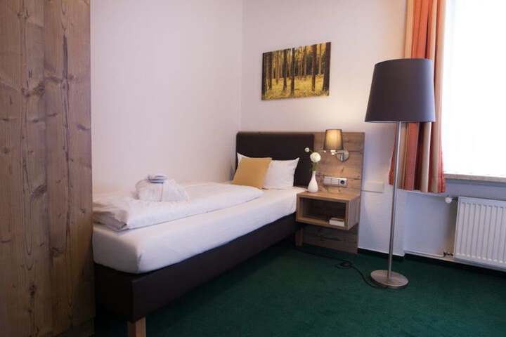Room 3 of 41