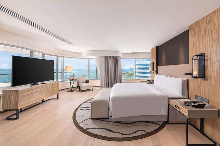 Room 5 of 96