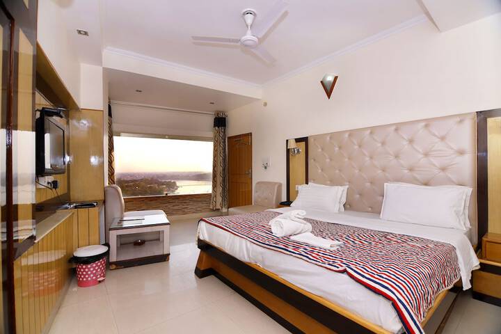 Room 33 of 120