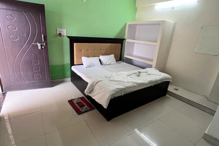Room 2 of 15